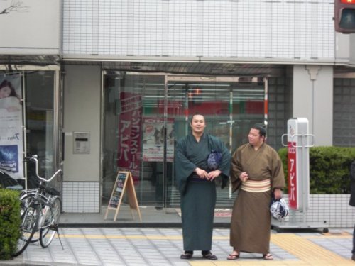 Here are the sumo wrestlers, waiting to cross the street. 